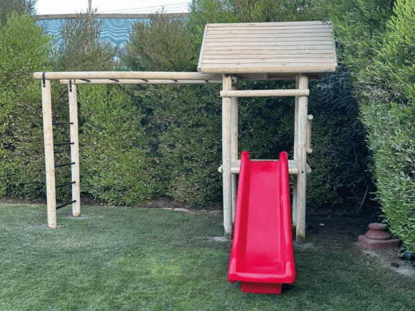 Plaza de Juegos de Madera Mod. Chicureo con Pasamanos y Tobogán